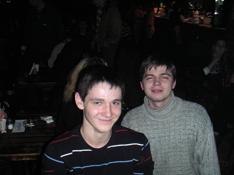 Pivnaya(2006)_01.jpg - Торрес и Ронн. это где-то в баре мы сидели.